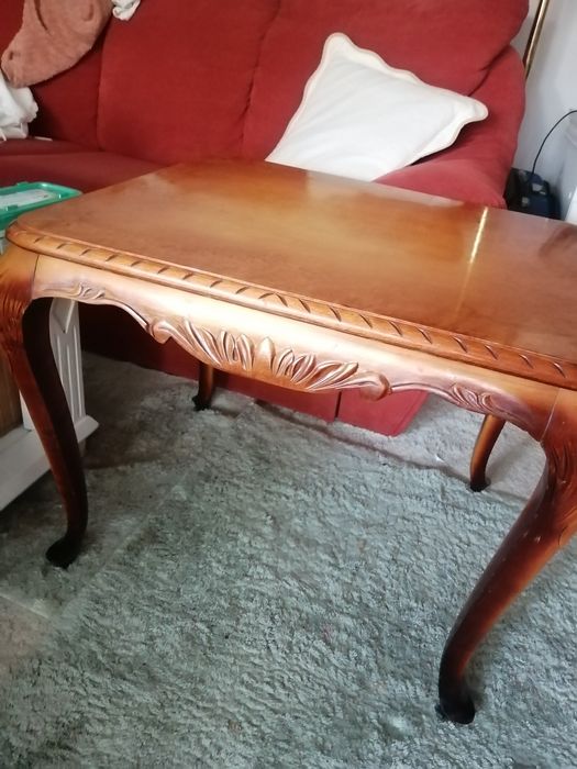 Stolik kawowy w stylu Ludwik rzezbionay drewno naturalne