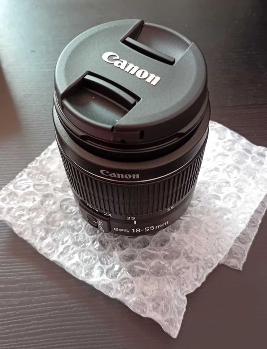 Máquina fotográfica - Canon EOS 2000D