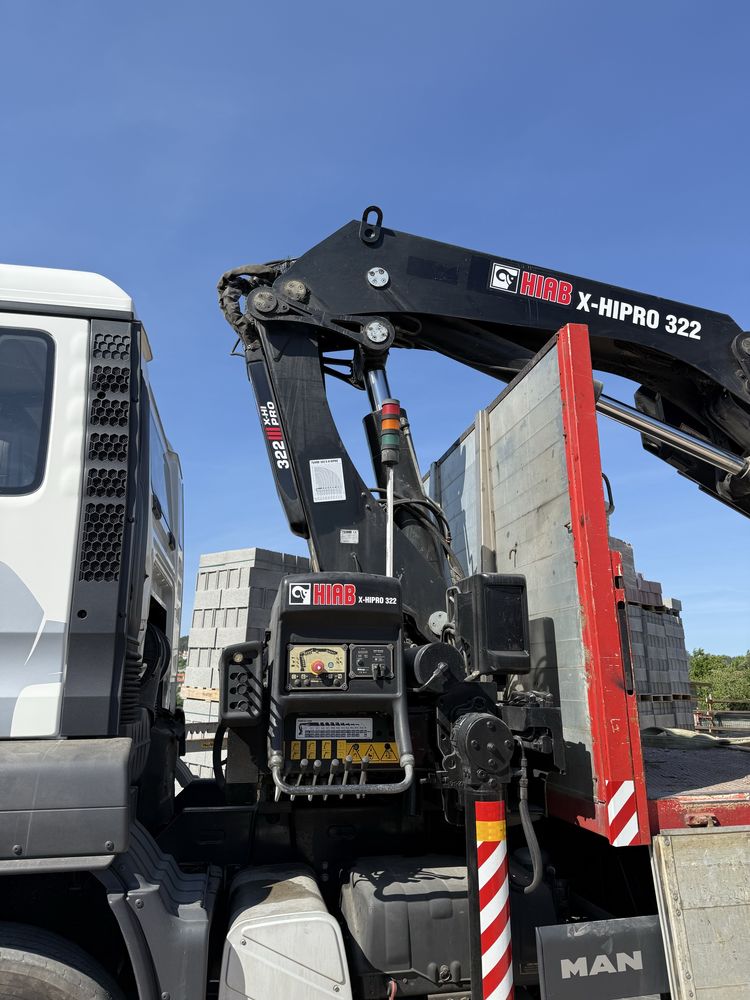Man com  grua Hiab 322 de 22.5M
