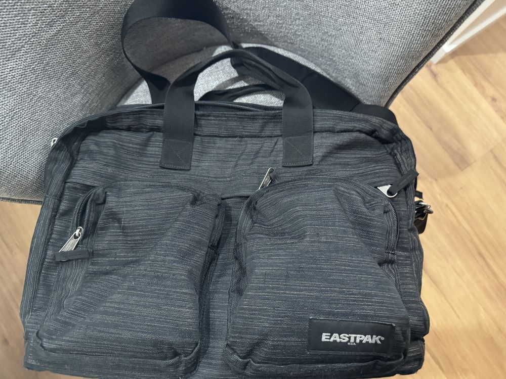 Pasta computador Eastpak