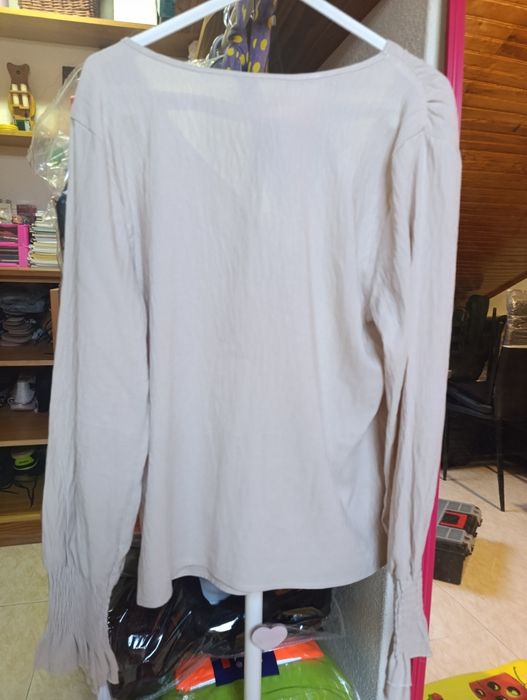 Camisola decote em "V" creme