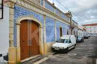 Centenária Casa Senhorial com anexos e jardim interior