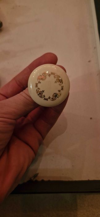 Uchwyt/gałka do szafki