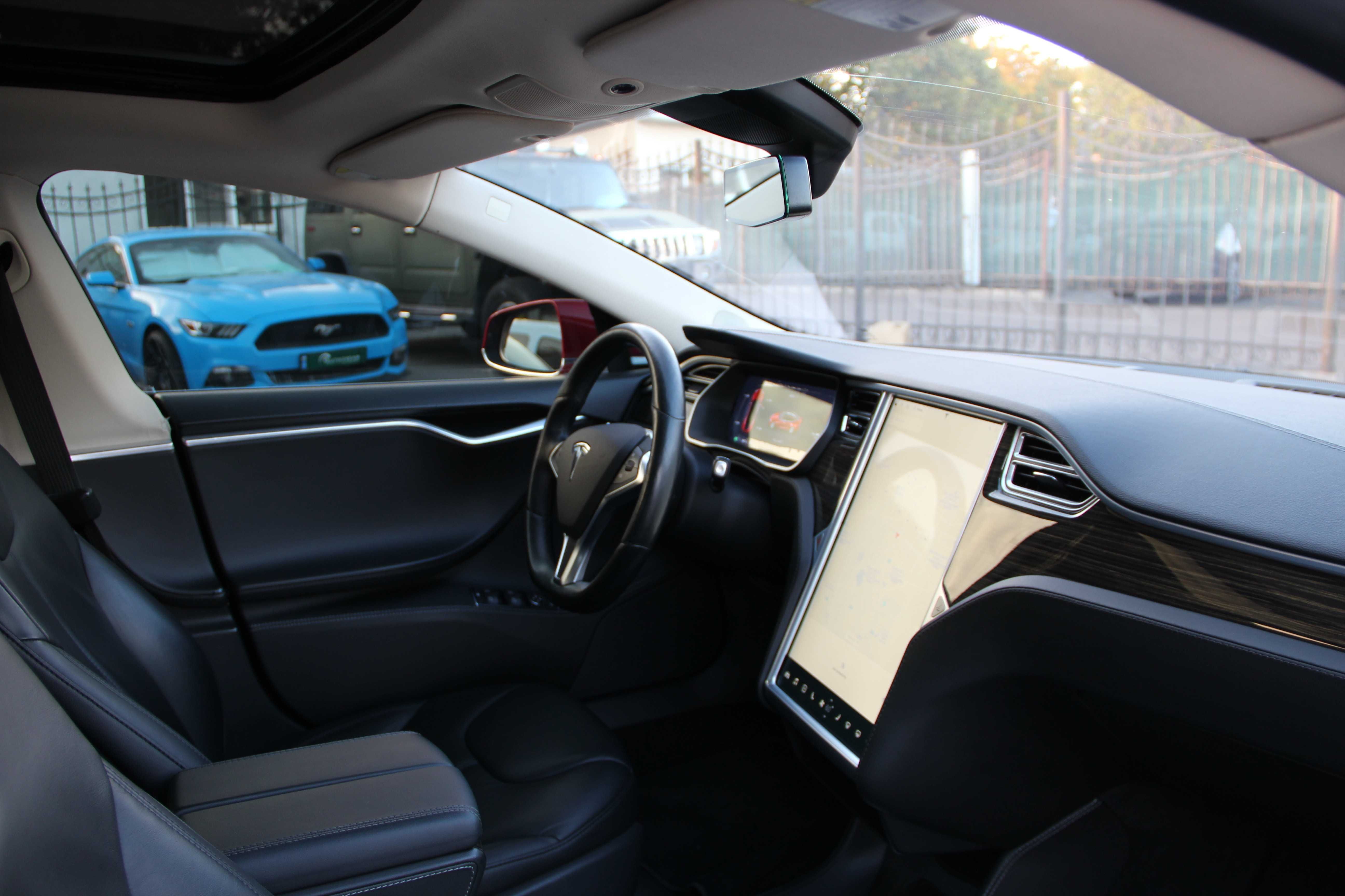Tesla Model S 85 D, полный привод, 85 кВт, 2015 год, Тесла Модел С 85