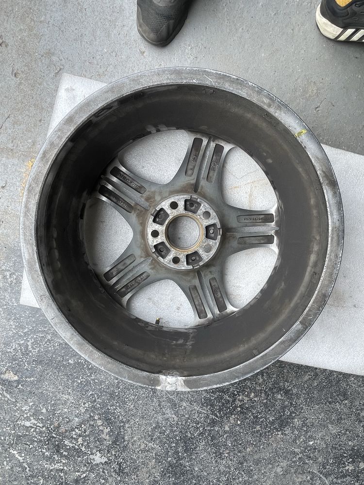 Диски BMW R19 5 120 Dia 72,6 8,5J  9 J Et 33/44 Різноширокі Склад