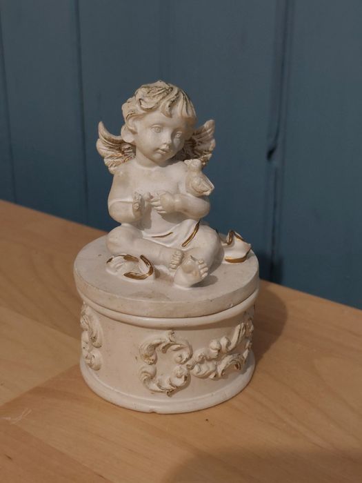 Szkatułka na biżuterię aniołek