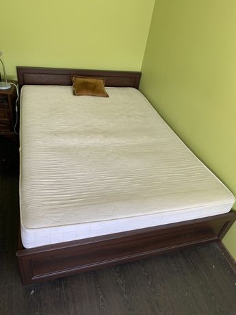 Oddam łóżko z materacem. 200x140