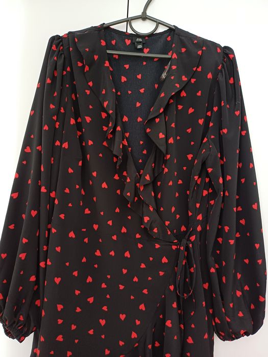 Чорна сукня- комбінезон в сердечки