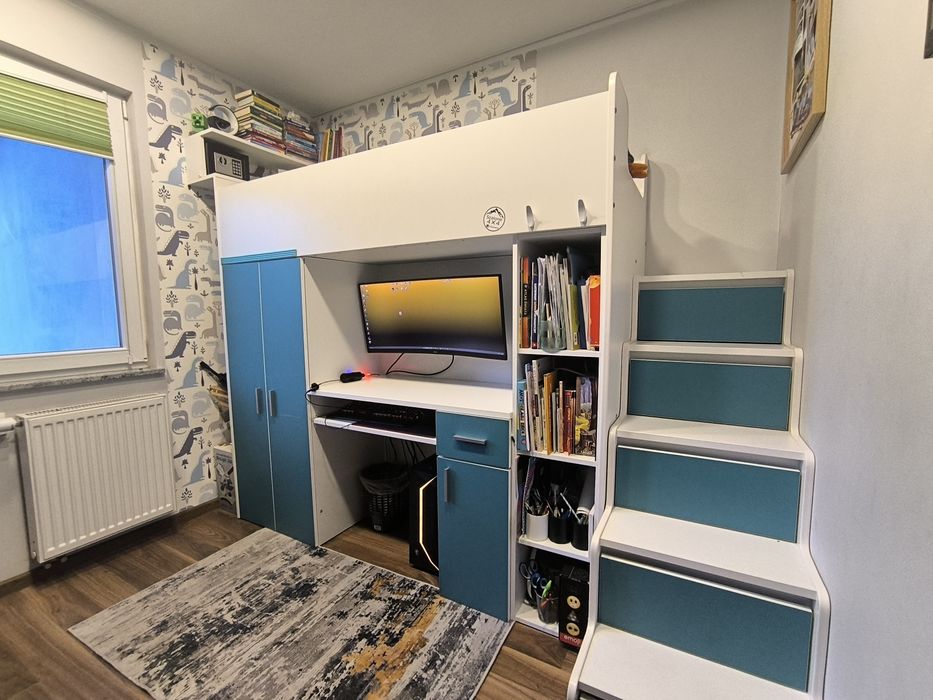 Łóżko antresola z biurkiem i szafką