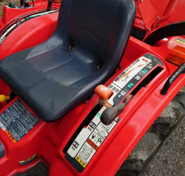 Traktor Mitsubishi GF16