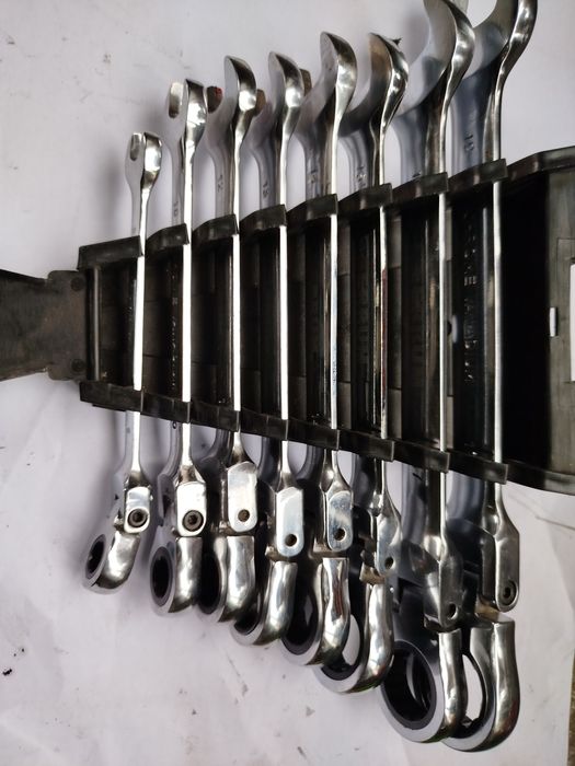 Набір рожкових ключів з тріскачкою