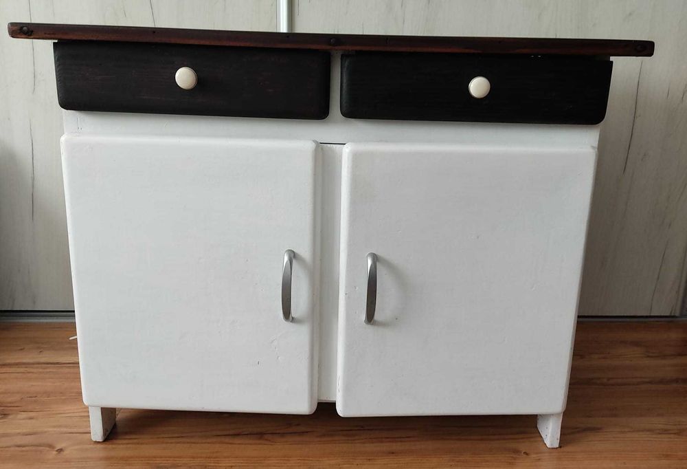 vintage odnowiona szafka z pólką