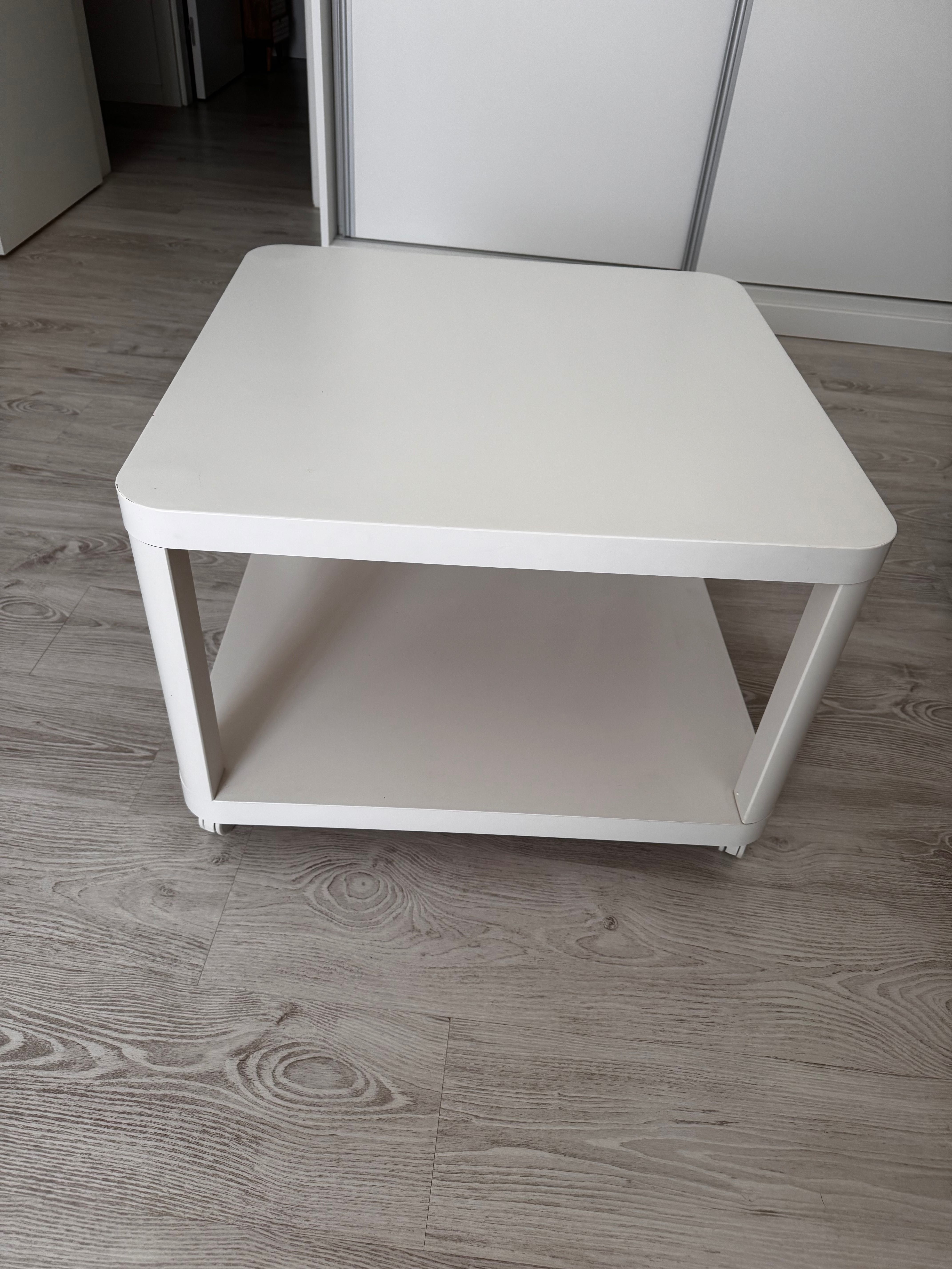 Mesa de apoio com rodas