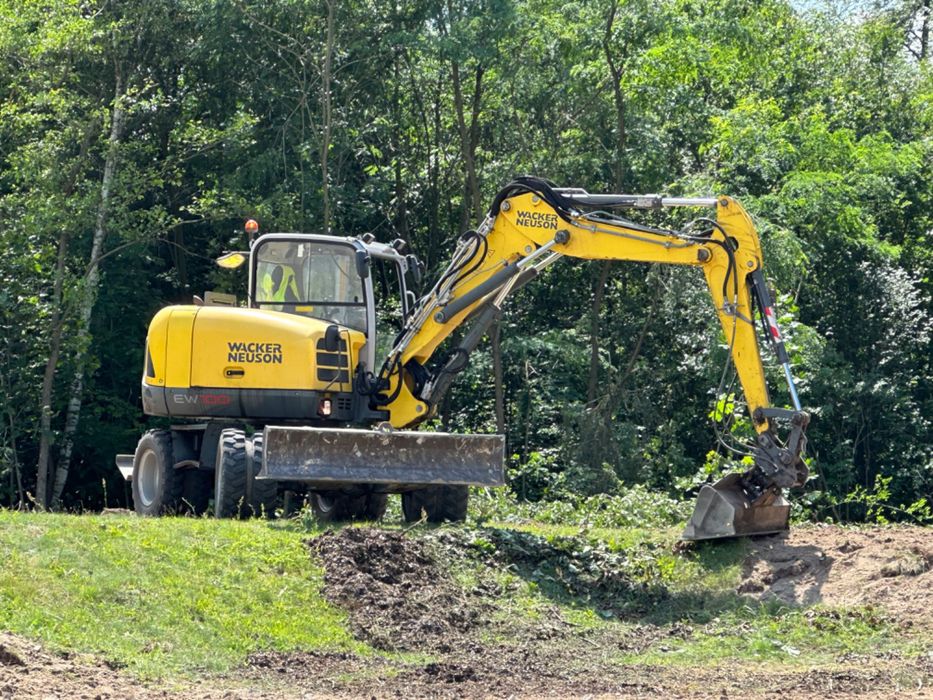 Usługi Koparką Obrotową  Wacker Neuson Ew100
