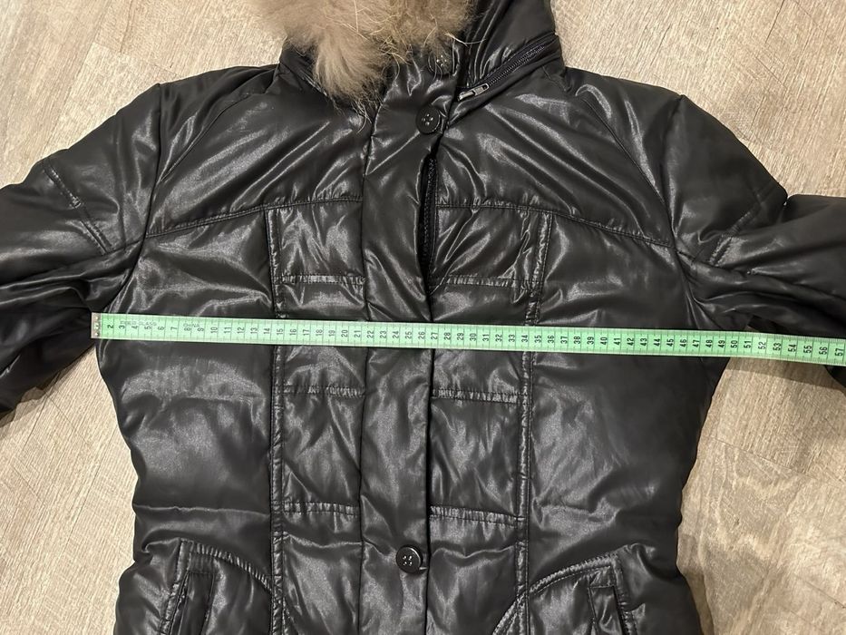 Kispo de penas com pelo no carapuço