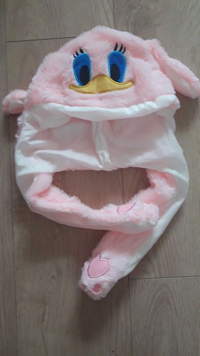 Шапка з вушками, що рухаються і світяться.