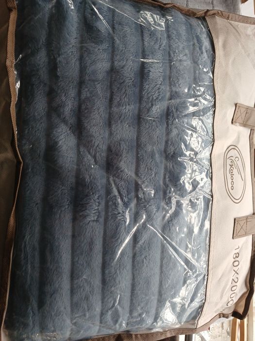 Домашній текстиль ( пледи,покривала).)