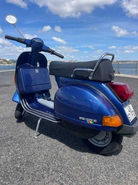 Vespa PX125 E, em bom estado