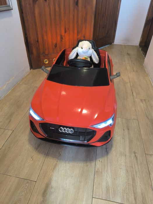 Audi e-tron na akumulator