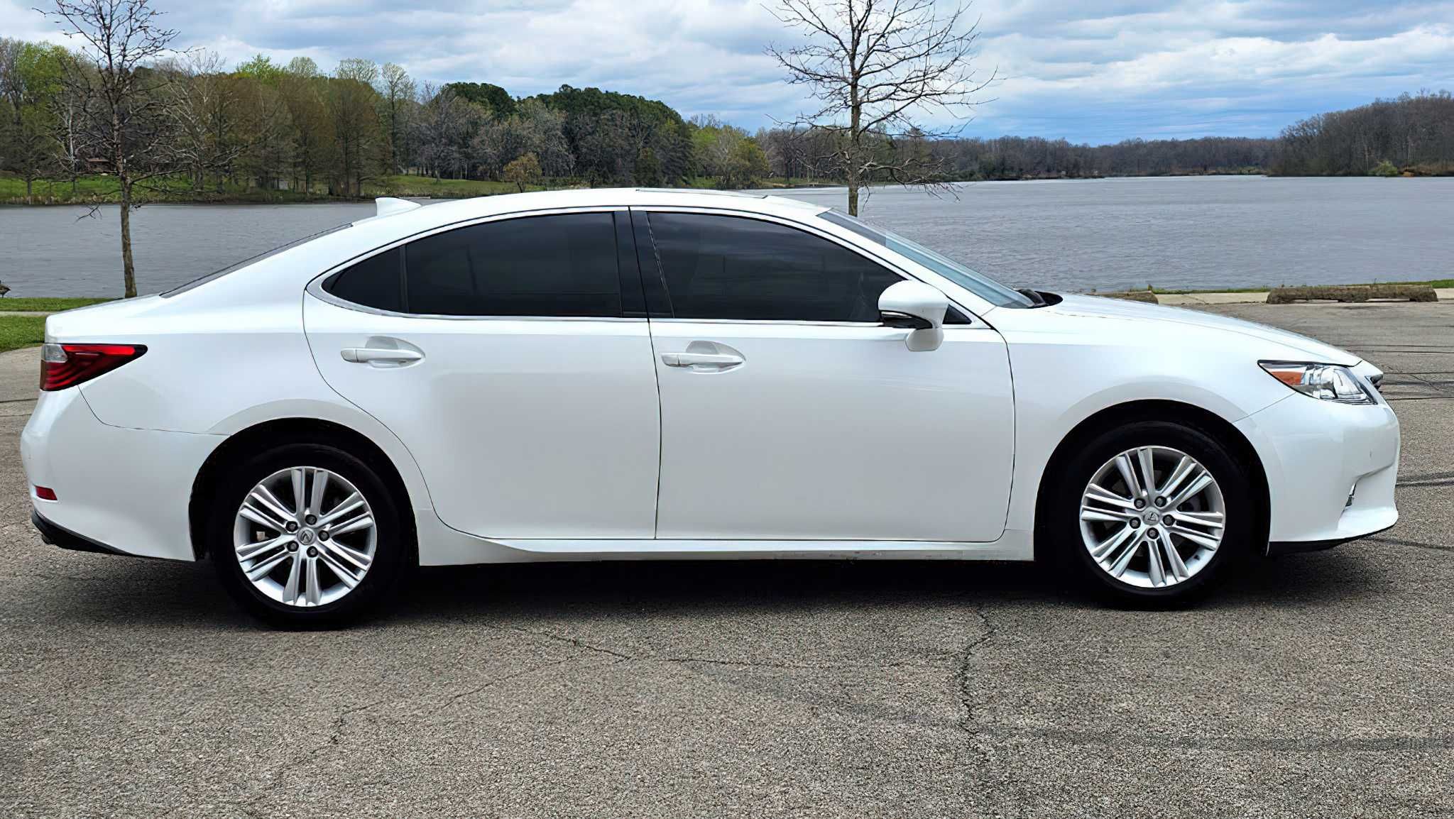 Lexus ES 2015  White