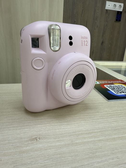 Фотоапарат МИТТЄВОГО друку Fujifilm Instax Mini 12