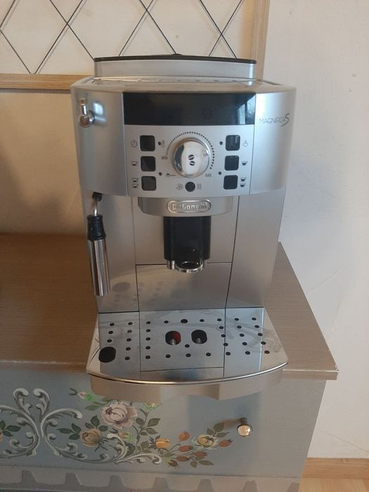 Кавова машина Delonghi Magnifica s з Німеччини