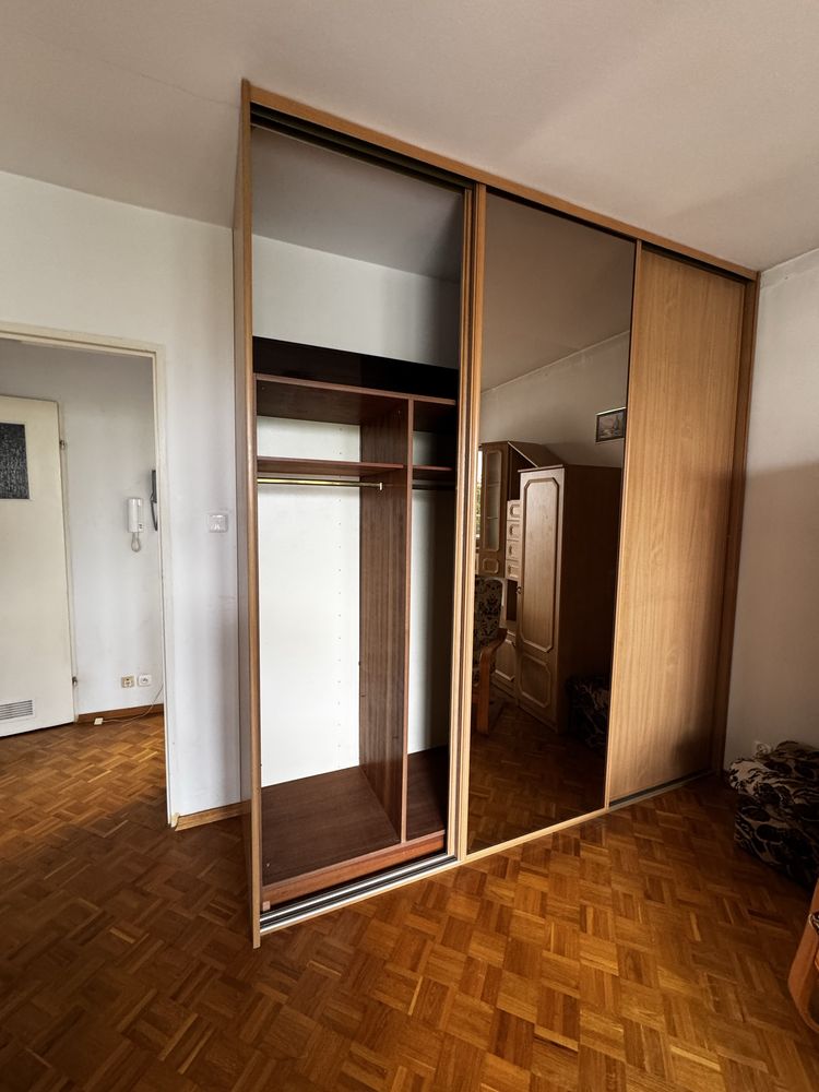 Szafa z drzwiami przesuwnymi