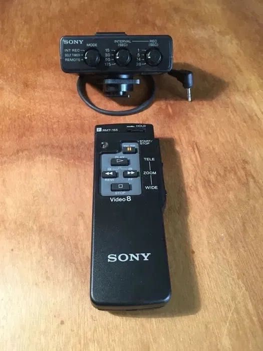 SONY video handycam Hi8 CCD-TR 705E e acessórios - anos 80