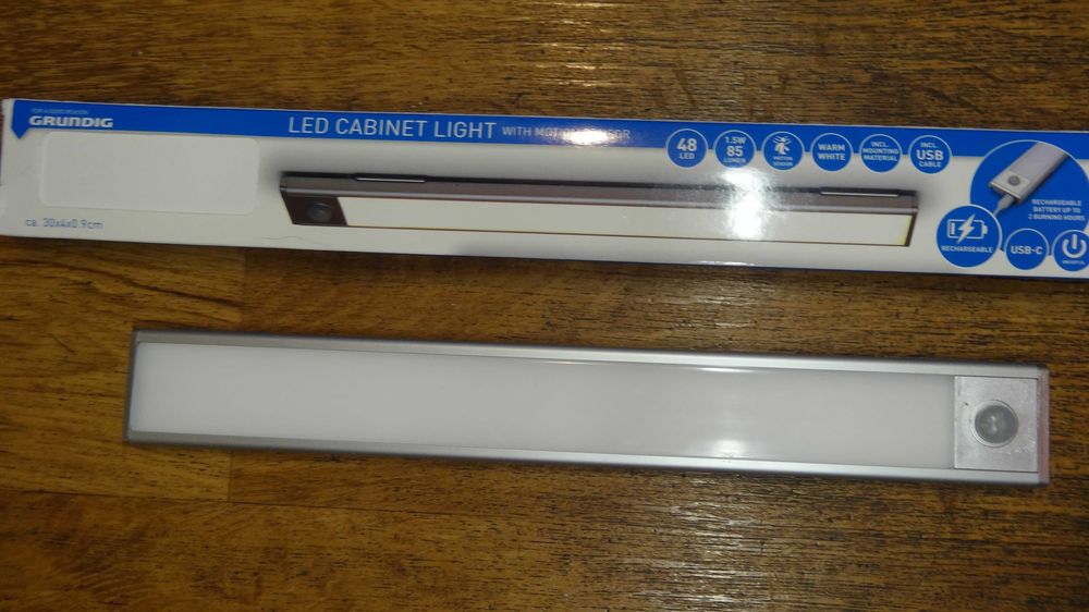 lampa LED  GRUNDIG na biurko nowa czujnik ruchu 85 lumen