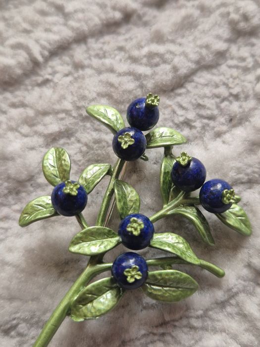 Zielona broszka z jagódkami, 6 cm