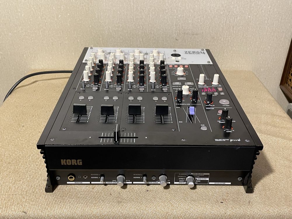 Микшерный пульт предусилитель KORG ZERO 4
