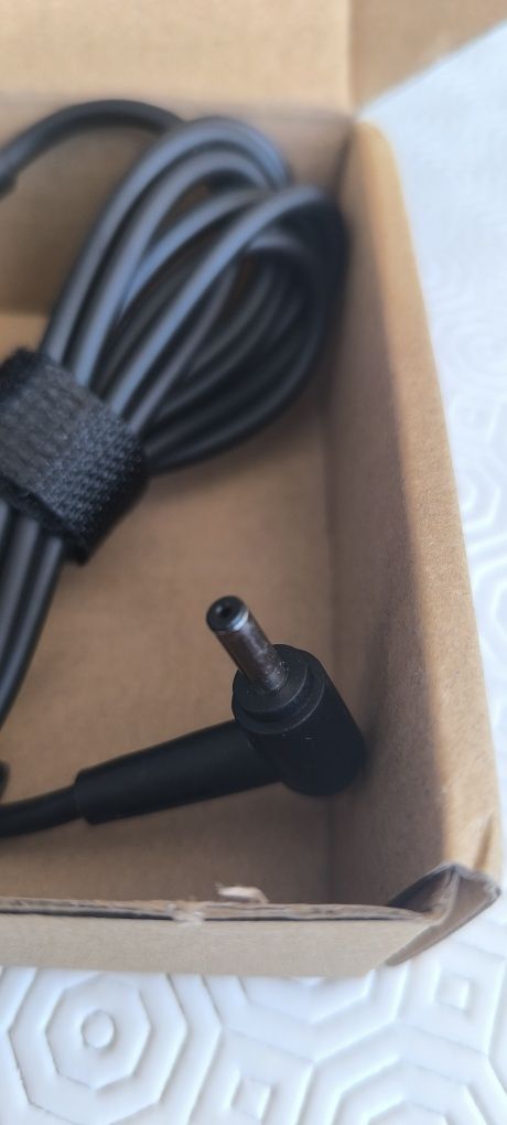 carregador para computador ASUS de 45W artigo novo