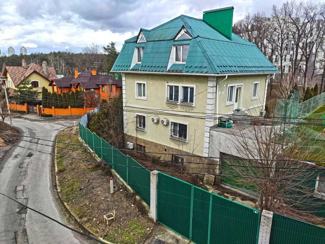 Будівля під бізнес біля ТЦ Епіцентр  1266 м2 + 25 соток