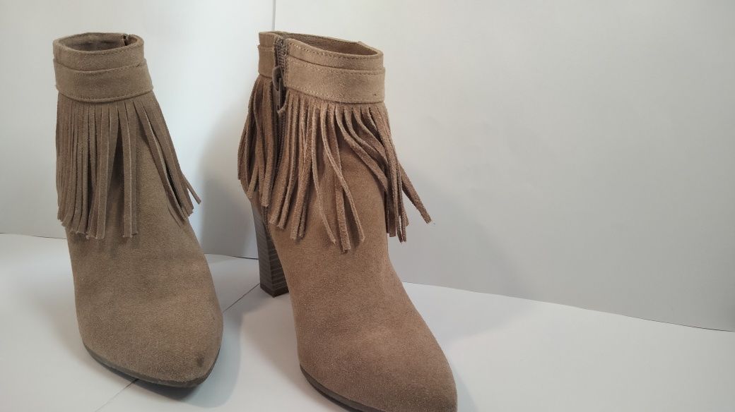Botki boho reserved beżowe frędzle