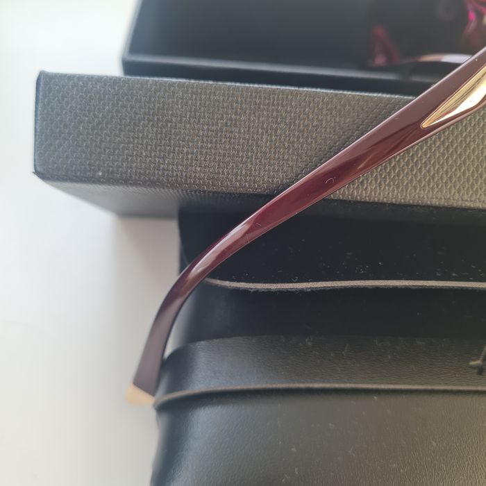 Óculos de sol de cor bordeux