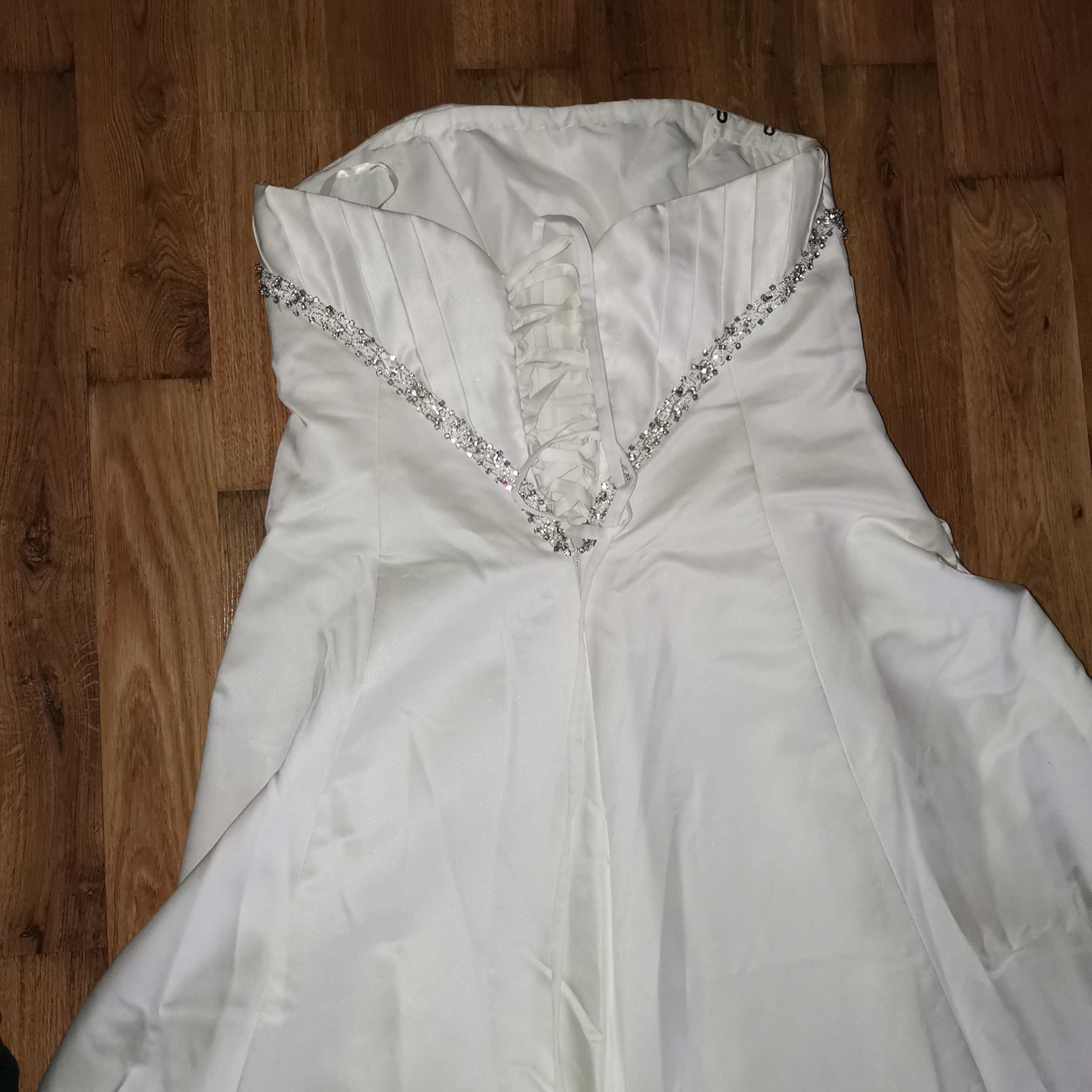 Piękna Suknia Ślubna Agnes rozm. 40/42-44 dla kobiety w ciąży.
