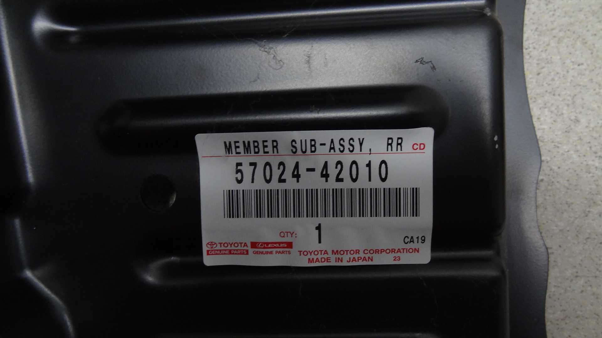 Toyota rav4  V  19-  wspornik element podłużnicy  przód lewa