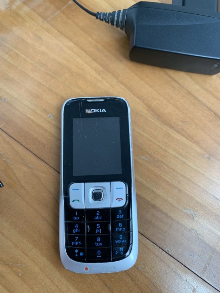 Nokia 2630 (com avaria) com bluetooth (tudo funciona)