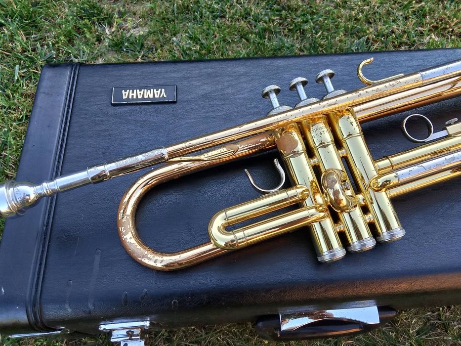 Trąbka Yamaha YTR 4320EG z kufrem i ustnikiem