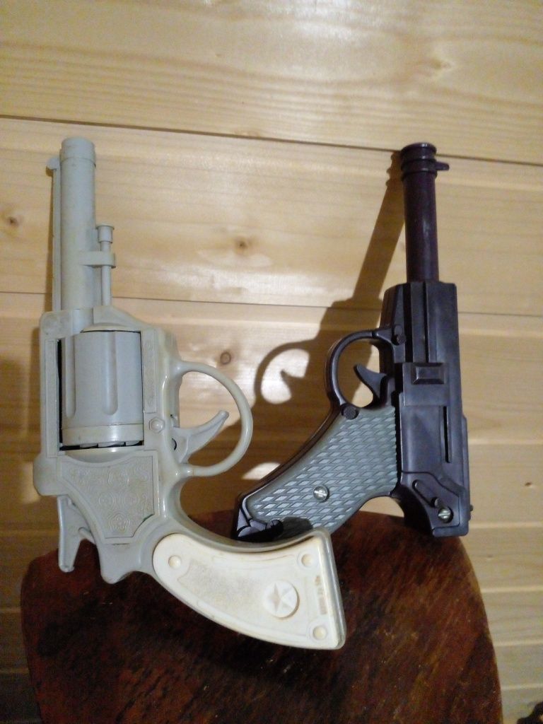 Іграшки пістолети різне
