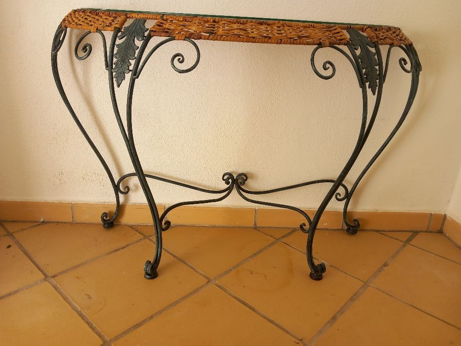 Mesa de apoio com vidro