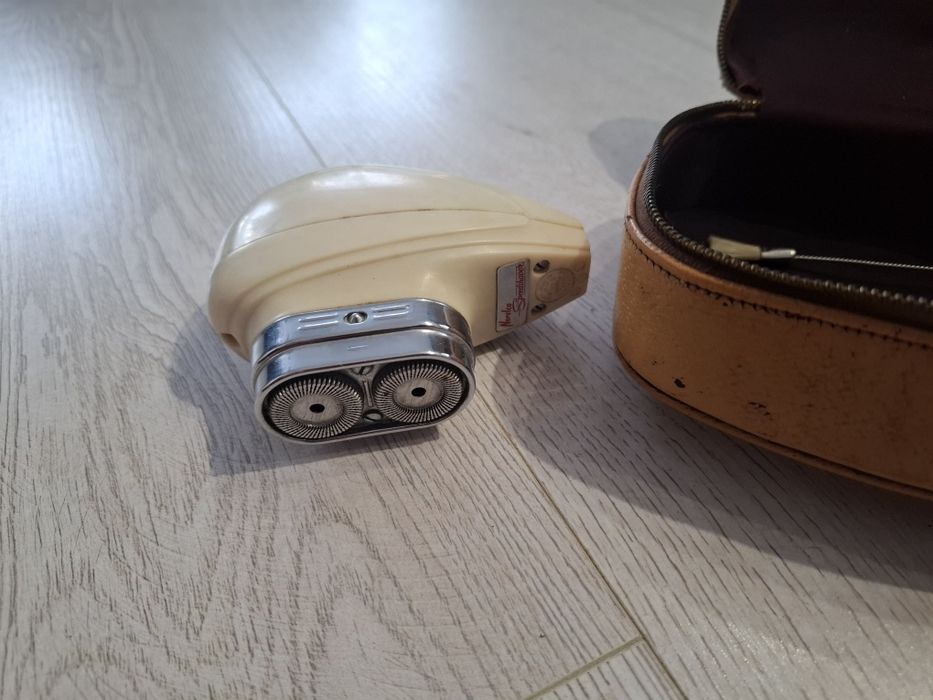 Zabytkowa golarka w etui Norelco Speed Shaver. Lata 60
