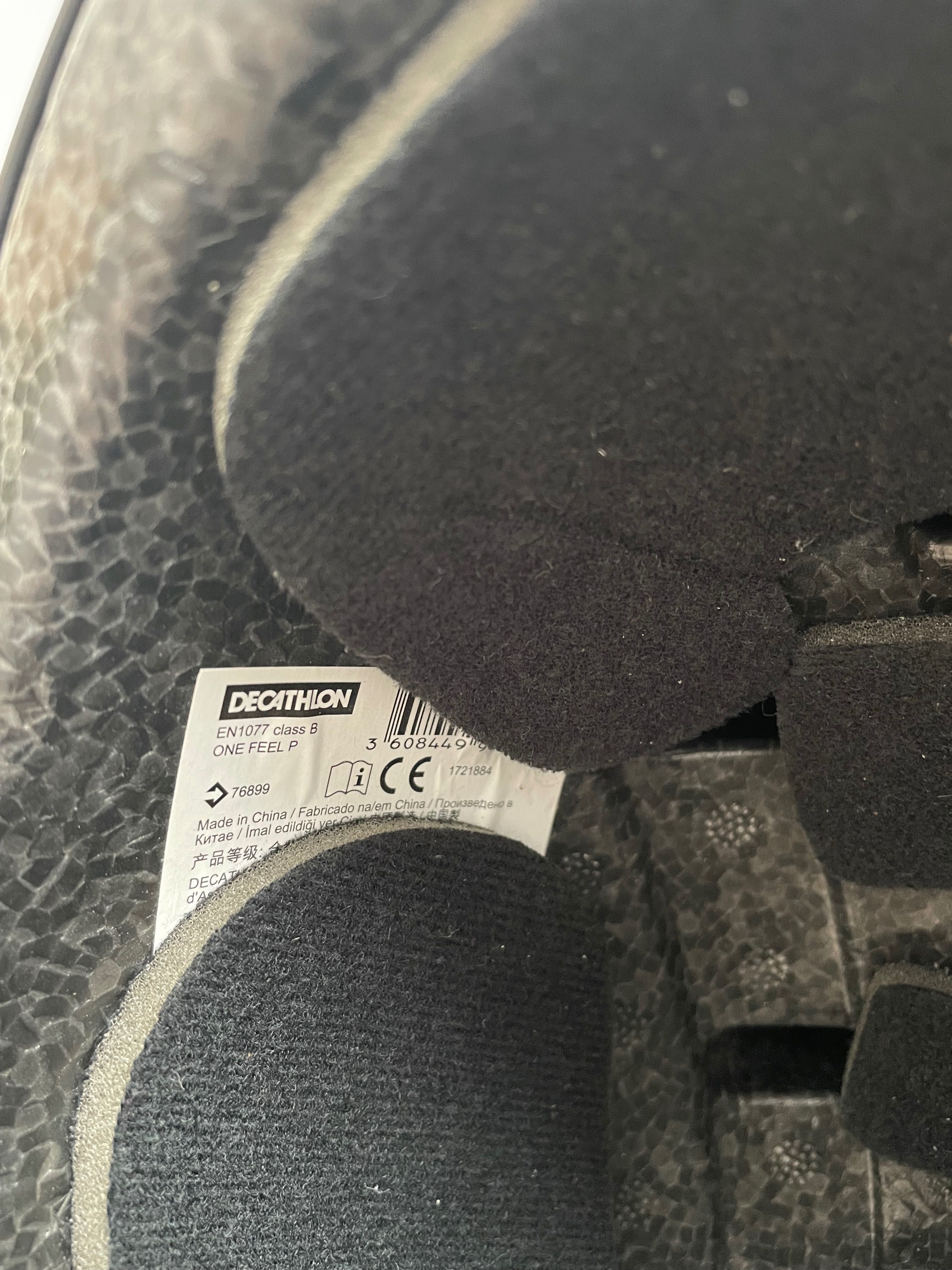 Kask narciarski snowboardowy Decathlon czarny