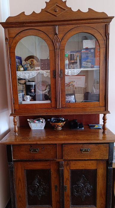 Старинный шкаф дерево