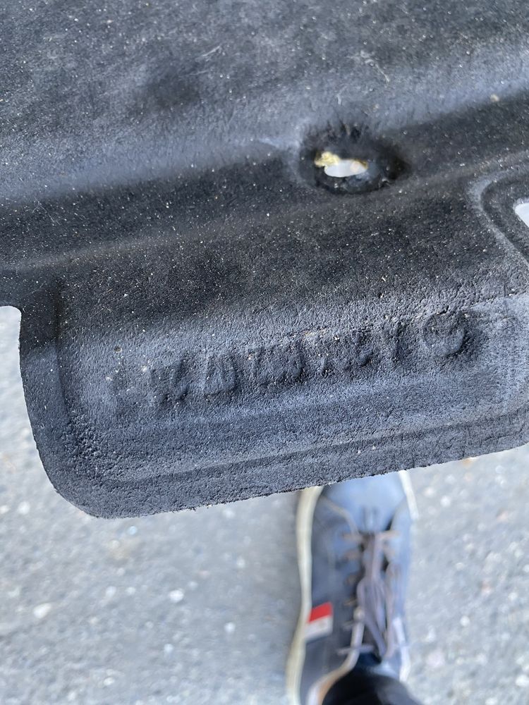 Mercedes w204 wygłuszenie maski oryginał ładne