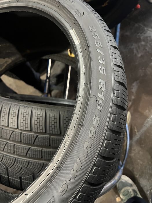285/30/19+255/35/19 R19 Pirelli Sottozero Winter 240 4шт зима