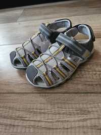 Nowe sandały dla chłopca z zakrytymi palcami 31