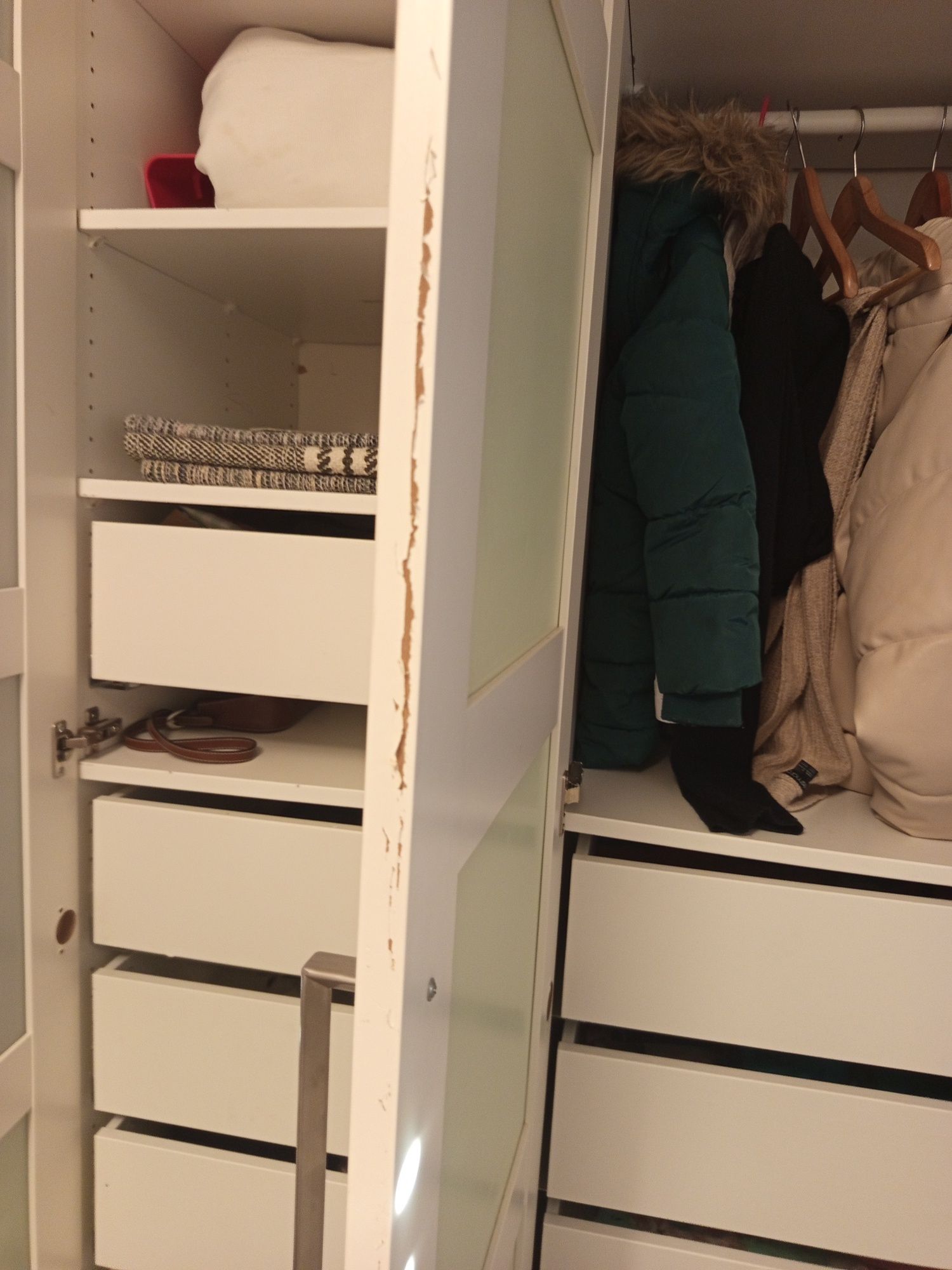 Roupeiro ikea branco com 3 portas