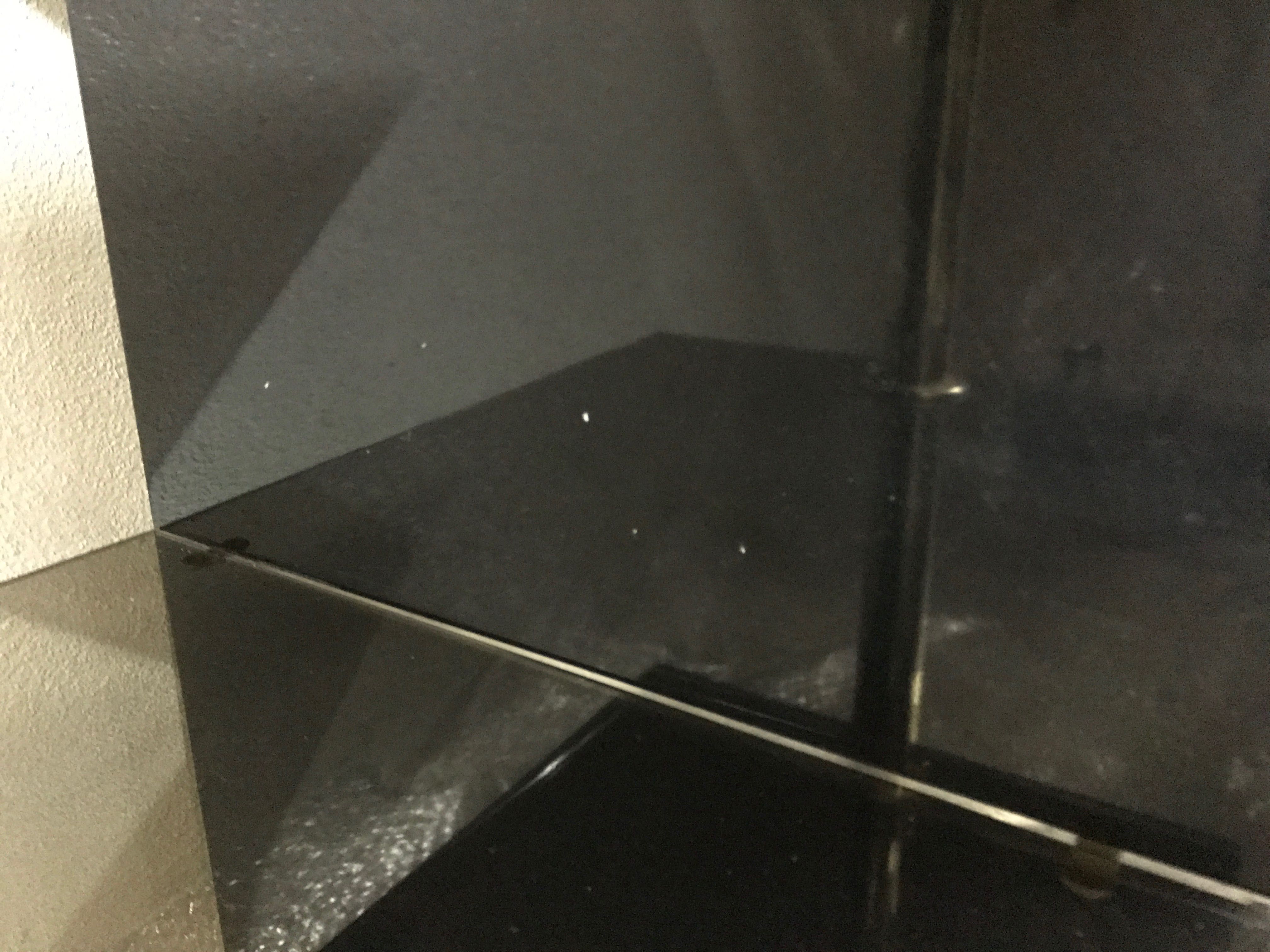 Movél lacado em preto alto brilho + vidros