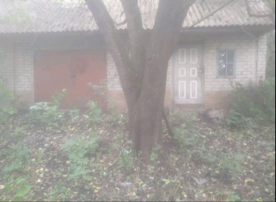 Продам будинок.двір.